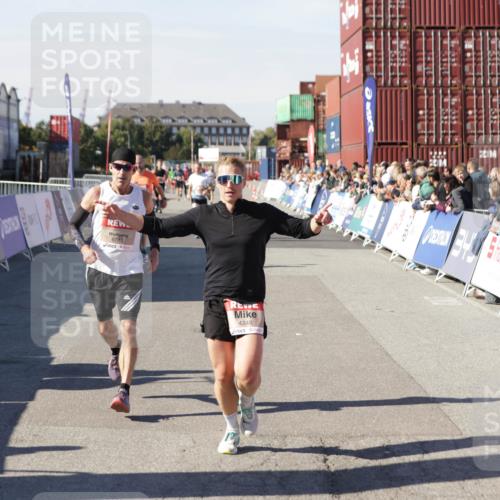 03.10.2025 - Köhlbrandbrückenlauf Jannik Wohlers http://msf.ph/oto/9104121 03.10.2025 12:58:10 Ziel 4234, 4248, 4394, 6715, 6717, 6718 meine-sportfotos.de
