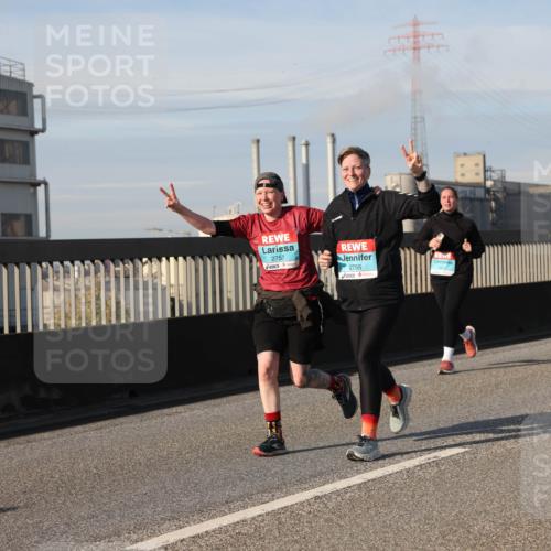 03.10.2025 - Köhlbrandbrückenlauf Lena Gebhardt http://msf.ph/oto/9104123 03.10.2025 10:12:31 Position 2 2757, 2755 meine-sportfotos.de