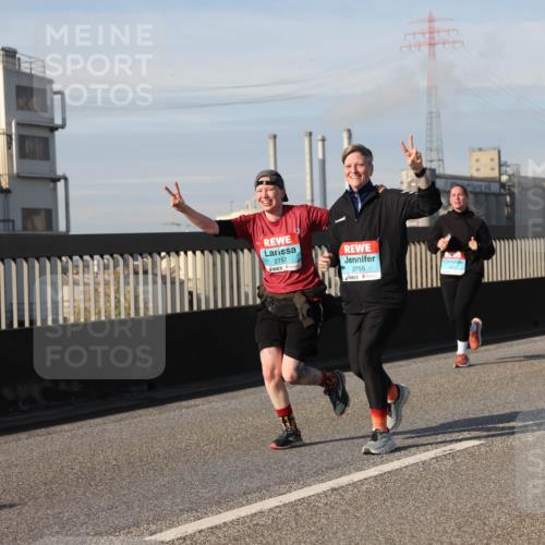 03.10.2025 - Köhlbrandbrückenlauf Lena Gebhardt http://msf.ph/oto/9104134 03.10.2025 10:12:32 Position 2 2757, 2755 meine-sportfotos.de