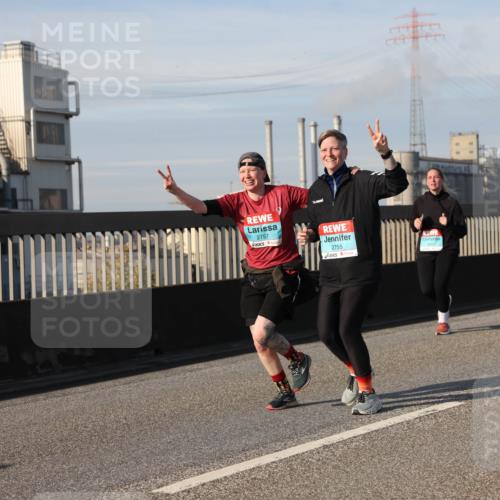 03.10.2025 - Köhlbrandbrückenlauf Lena Gebhardt http://msf.ph/oto/9104146 03.10.2025 10:12:32 Position 2 2757, 2755 meine-sportfotos.de