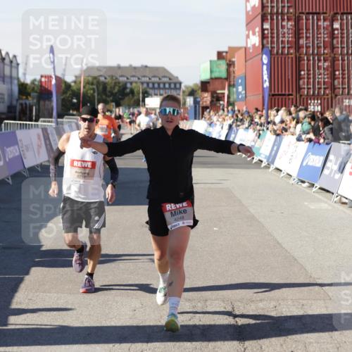 03.10.2025 - Köhlbrandbrückenlauf Jannik Wohlers http://msf.ph/oto/9104147 03.10.2025 12:58:10 Ziel 4234, 4248, 4394, 6715, 6717, 6718 meine-sportfotos.de