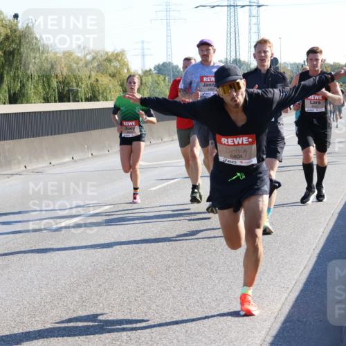 03.10.2025 - Köhlbrandbrückenlauf Strokosch-Dieckow http://msf.ph/oto/9104167 03.10.2025 12:12:12 Position 3 4087, 6804, 4083 meine-sportfotos.de
