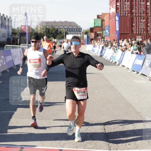 03.10.2025 - Köhlbrandbrückenlauf Jannik Wohlers http://msf.ph/oto/9104181 03.10.2025 12:58:10 Ziel 4234, 4248, 4394, 6715, 6717, 6718 meine-sportfotos.de