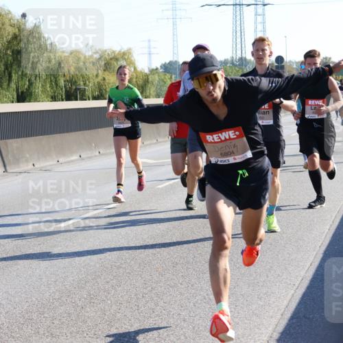 03.10.2025 - Köhlbrandbrückenlauf Strokosch-Dieckow http://msf.ph/oto/9104191 03.10.2025 12:12:13 Position 3 6804, 50 meine-sportfotos.de