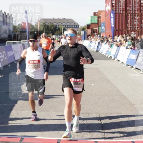 03.10.2025 - Köhlbrandbrückenlauf Jannik Wohlers http://msf.ph/oto/9104201 03.10.2025 12:58:11 Ziel 4234, 4248, 4394, 6152, 6715, 6717, 6718 meine-sportfotos.de