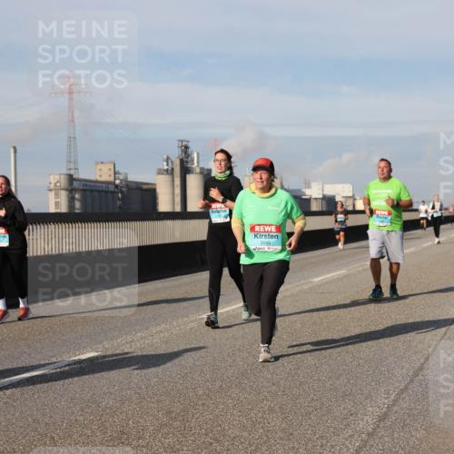 03.10.2025 - Köhlbrandbrückenlauf Lena Gebhardt http://msf.ph/oto/9104204 03.10.2025 10:12:32 Position 2 3040 meine-sportfotos.de