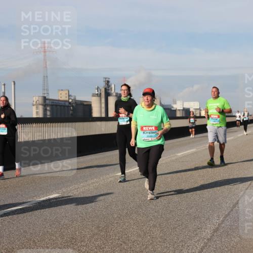 03.10.2025 - Köhlbrandbrückenlauf Lena Gebhardt http://msf.ph/oto/9104217 03.10.2025 10:12:32 Position 2 2159, 3040 meine-sportfotos.de