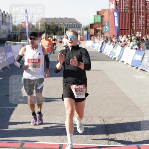 03.10.2025 - Köhlbrandbrückenlauf Jannik Wohlers http://msf.ph/oto/9104219 03.10.2025 12:58:11 Ziel 4234, 4248, 4394, 6152, 6715, 6717, 6718 meine-sportfotos.de