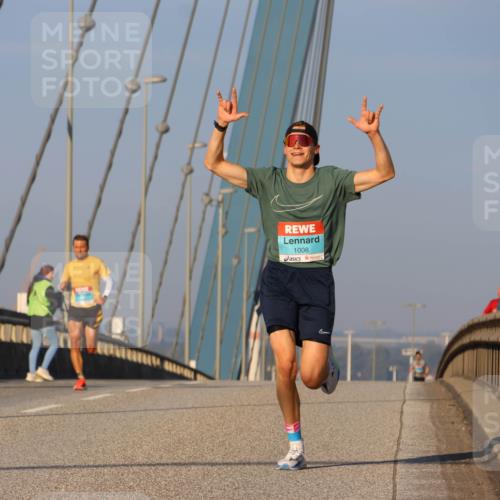 03.10.2025 - Köhlbrandbrückenlauf Strokosch-Dieckow http://msf.ph/oto/9104223 03.10.2025 09:29:03 Position 2 1008, 11 meine-sportfotos.de