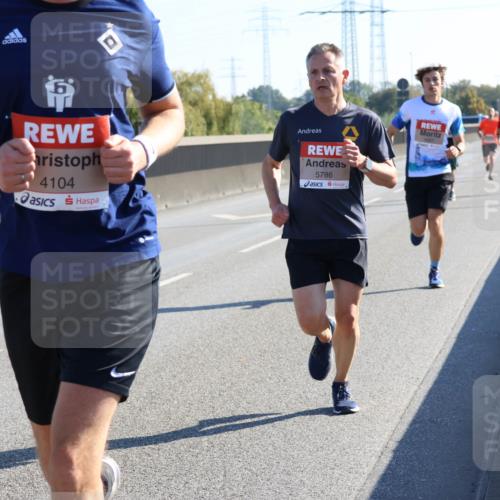 03.10.2025 - Köhlbrandbrückenlauf Strokosch-Dieckow http://msf.ph/oto/9104255 03.10.2025 12:12:18 Position 3 4104, 5786 meine-sportfotos.de