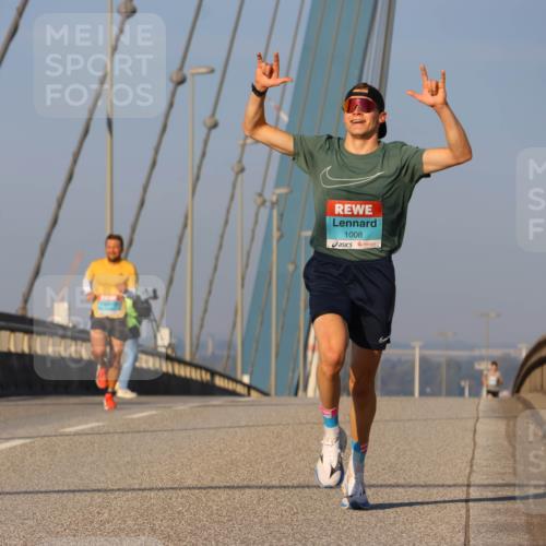 03.10.2025 - Köhlbrandbrückenlauf Strokosch-Dieckow http://msf.ph/oto/9104256 03.10.2025 09:29:04 Position 2 1008, 11 meine-sportfotos.de