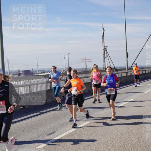 03.10.2025 - Köhlbrandbrückenlauf Michael Burmester http://msf.ph/oto/9104264 03.10.2025 12:48:32 Position 2 4864, 4873 meine-sportfotos.de