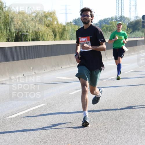 03.10.2025 - Köhlbrandbrückenlauf Strokosch-Dieckow http://msf.ph/oto/9104273 03.10.2025 12:12:23 Position 3 4142 meine-sportfotos.de