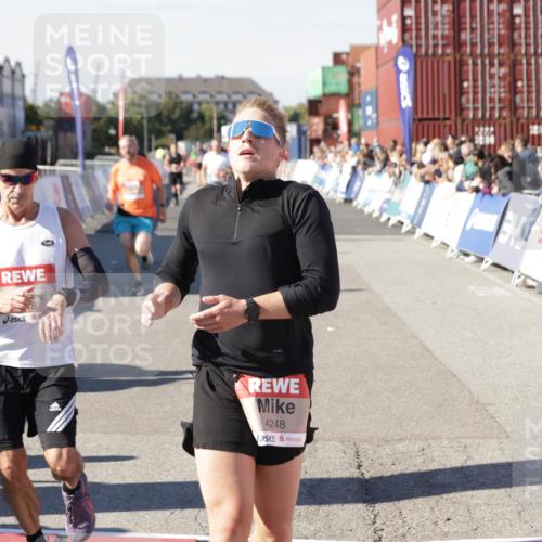 03.10.2025 - Köhlbrandbrückenlauf Jannik Wohlers http://msf.ph/oto/9104309 03.10.2025 12:58:11 Ziel 4234, 4248, 4394, 6152, 6715, 6717, 6718 meine-sportfotos.de