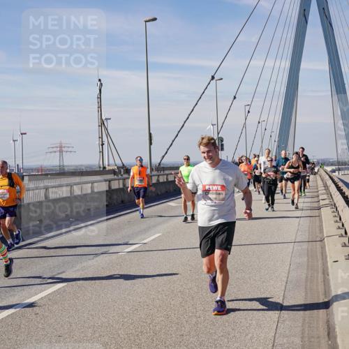 03.10.2025 - Köhlbrandbrückenlauf Michael Burmester http://msf.ph/oto/9104312 03.10.2025 12:48:33 Position 2 5711 meine-sportfotos.de