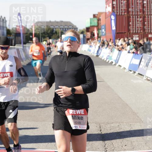 03.10.2025 - Köhlbrandbrückenlauf Jannik Wohlers http://msf.ph/oto/9104318 03.10.2025 12:58:11 Ziel 4234, 4248, 4394, 6152, 6715, 6717, 6718 meine-sportfotos.de
