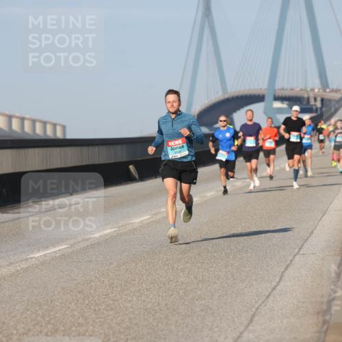03.10.2025 - Köhlbrandbrückenlauf Lena Gebhardt http://msf.ph/oto/9104329 03.10.2025 09:38:37 Position 2 3350 meine-sportfotos.de