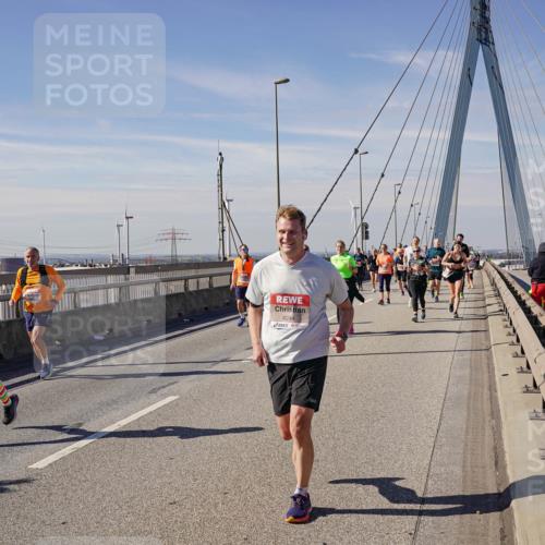 03.10.2025 - Köhlbrandbrückenlauf Michael Burmester http://msf.ph/oto/9104342 03.10.2025 12:48:34 Position 2 4244 meine-sportfotos.de