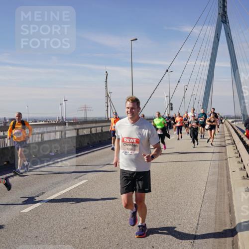 03.10.2025 - Köhlbrandbrückenlauf Michael Burmester http://msf.ph/oto/9104351 03.10.2025 12:48:34 Position 2 4244 meine-sportfotos.de