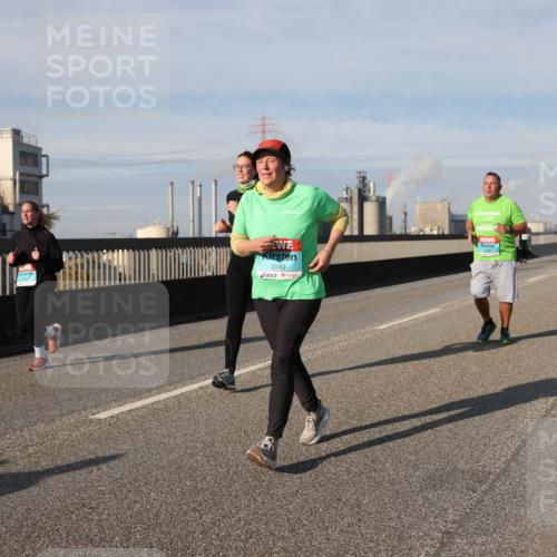 03.10.2025 - Köhlbrandbrückenlauf Lena Gebhardt http://msf.ph/oto/9104352 03.10.2025 10:12:34 Position 2 3040 meine-sportfotos.de