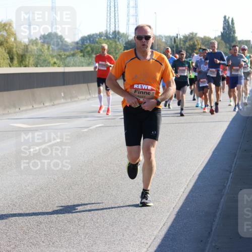 03.10.2025 - Köhlbrandbrückenlauf Strokosch-Dieckow http://msf.ph/oto/9104358 03.10.2025 12:12:33 Position 3 4037 meine-sportfotos.de