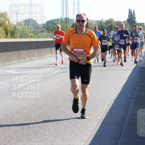 03.10.2025 - Köhlbrandbrückenlauf Strokosch-Dieckow http://msf.ph/oto/9104363 03.10.2025 12:12:33 Position 3 1037 meine-sportfotos.de