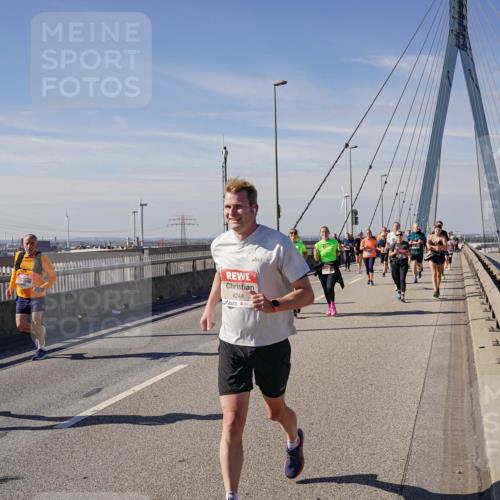03.10.2025 - Köhlbrandbrückenlauf Michael Burmester http://msf.ph/oto/9104367 03.10.2025 12:48:35 Position 2 4244 meine-sportfotos.de