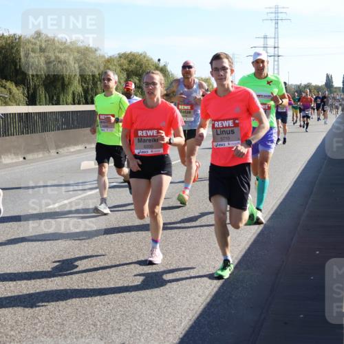 03.10.2025 - Köhlbrandbrückenlauf Strokosch-Dieckow http://msf.ph/oto/9104405 03.10.2025 12:12:44 Position 3 4099, 4096, 6200, 5710 meine-sportfotos.de