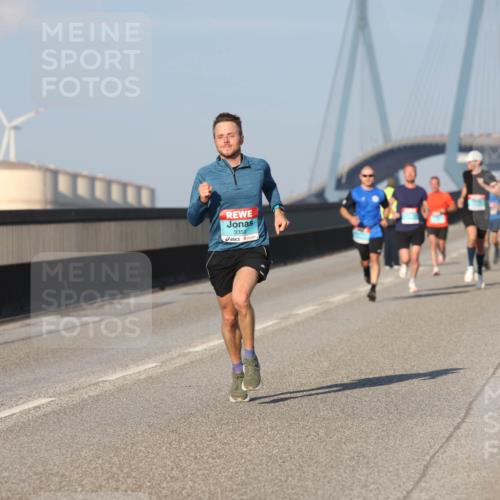 03.10.2025 - Köhlbrandbrückenlauf Lena Gebhardt http://msf.ph/oto/9104414 03.10.2025 09:38:39 Position 2 3350 meine-sportfotos.de