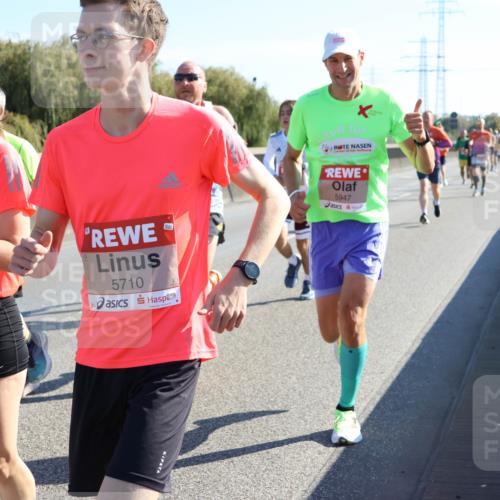 03.10.2025 - Köhlbrandbrückenlauf Strokosch-Dieckow http://msf.ph/oto/9104419 03.10.2025 12:12:45 Position 3 5947, 6200, 5710 meine-sportfotos.de