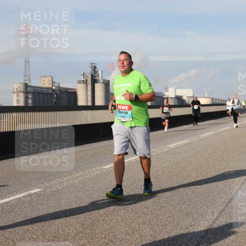 03.10.2025 - Köhlbrandbrückenlauf Lena Gebhardt http://msf.ph/oto/9104421 03.10.2025 10:12:35 Position 2 3588 meine-sportfotos.de