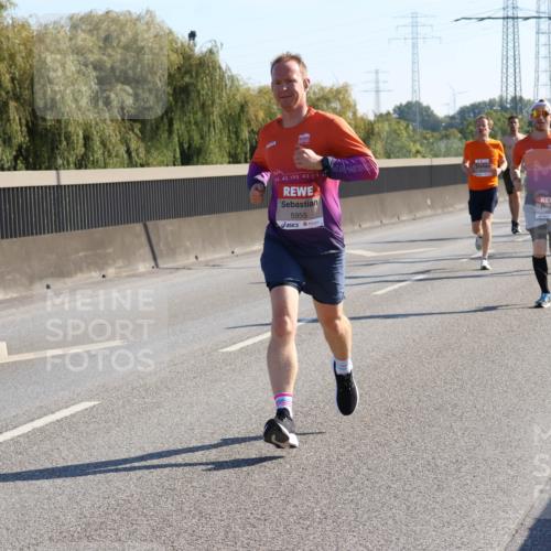03.10.2025 - Köhlbrandbrückenlauf Strokosch-Dieckow http://msf.ph/oto/9104429 03.10.2025 12:12:47 Position 3 5, 42, 195, 42, 5, 4, 5955 meine-sportfotos.de