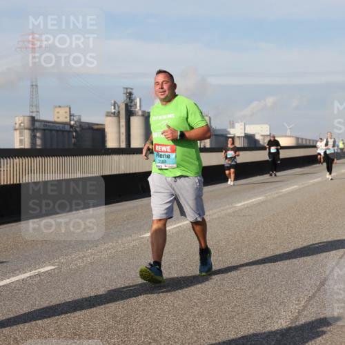 03.10.2025 - Köhlbrandbrückenlauf Lena Gebhardt http://msf.ph/oto/9104433 03.10.2025 10:12:35 Position 2 3588 meine-sportfotos.de