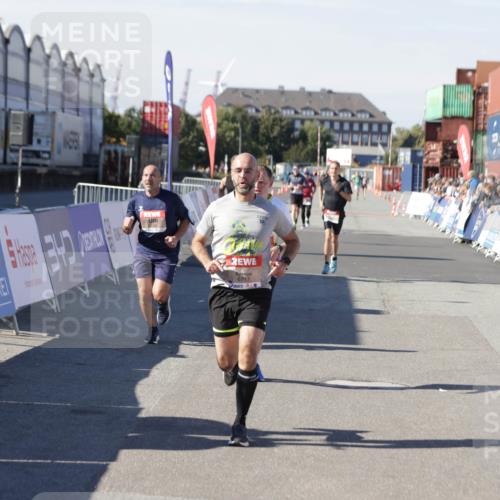 03.10.2025 - Köhlbrandbrückenlauf Jannik Wohlers http://msf.ph/oto/9104437 03.10.2025 12:58:15 Ziel 4083, 4099, 4234, 4248, 4394, 6152, 6717, 6718, 6732 meine-sportfotos.de