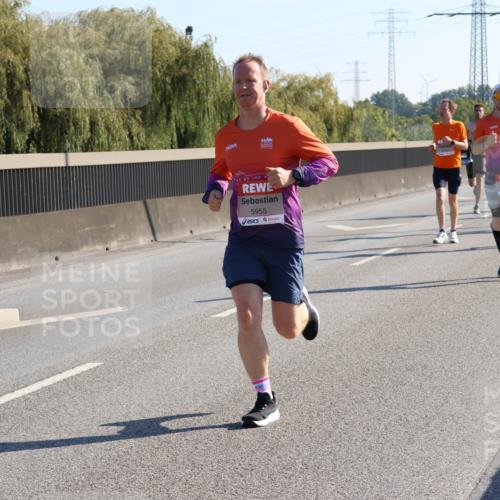 03.10.2025 - Köhlbrandbrückenlauf Strokosch-Dieckow http://msf.ph/oto/9104440 03.10.2025 12:12:47 Position 3 42, 195, 4, 5955 meine-sportfotos.de