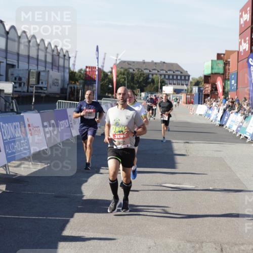 03.10.2025 - Köhlbrandbrückenlauf Jannik Wohlers http://msf.ph/oto/9104461 03.10.2025 12:58:16 Ziel 4083, 4099, 4234, 4248, 4394, 6152, 6717, 6718, 6732 meine-sportfotos.de