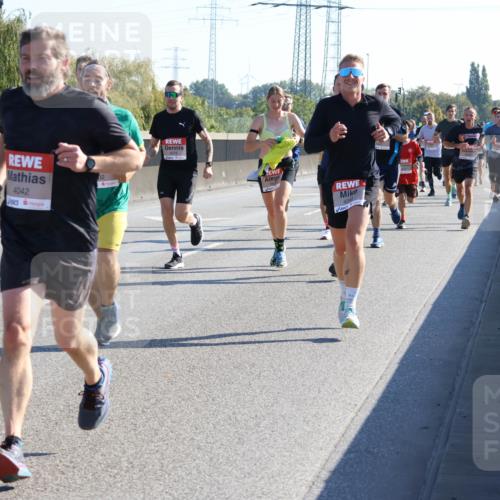 03.10.2025 - Köhlbrandbrückenlauf Strokosch-Dieckow http://msf.ph/oto/9104466 03.10.2025 12:12:51 Position 3 4042, 4248 meine-sportfotos.de