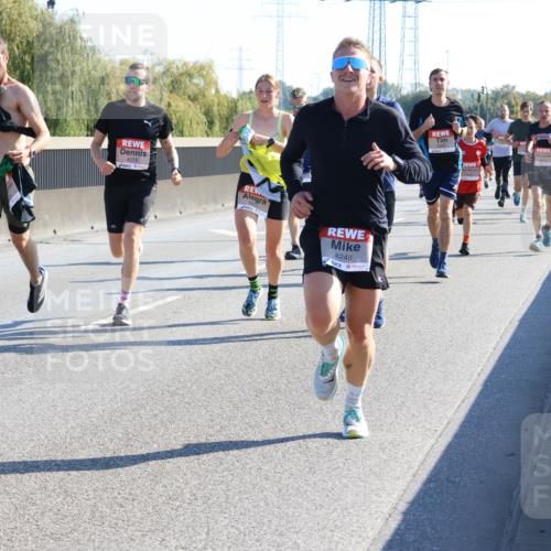 03.10.2025 - Köhlbrandbrückenlauf Strokosch-Dieckow http://msf.ph/oto/9104473 03.10.2025 12:12:52 Position 3 4102, 4079, 4248 meine-sportfotos.de