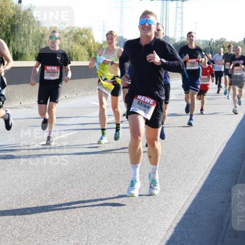 03.10.2025 - Köhlbrandbrückenlauf Strokosch-Dieckow http://msf.ph/oto/9104479 03.10.2025 12:12:52 Position 3 4102, 4079, 4248 meine-sportfotos.de