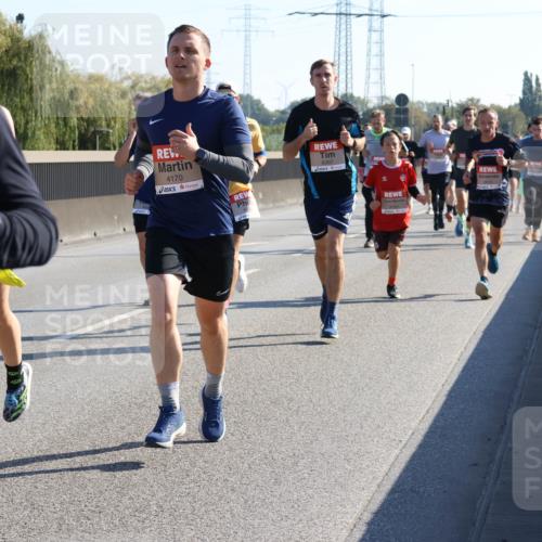 03.10.2025 - Köhlbrandbrückenlauf Strokosch-Dieckow http://msf.ph/oto/9104494 03.10.2025 12:12:53 Position 3 9, 4170, 6307 meine-sportfotos.de