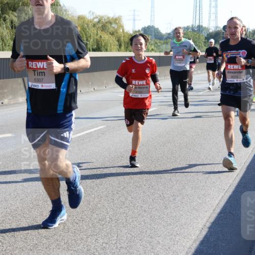 03.10.2025 - Köhlbrandbrückenlauf Strokosch-Dieckow http://msf.ph/oto/9104500 03.10.2025 12:12:55 Position 3 6616, 6307, 4150, 6015 meine-sportfotos.de