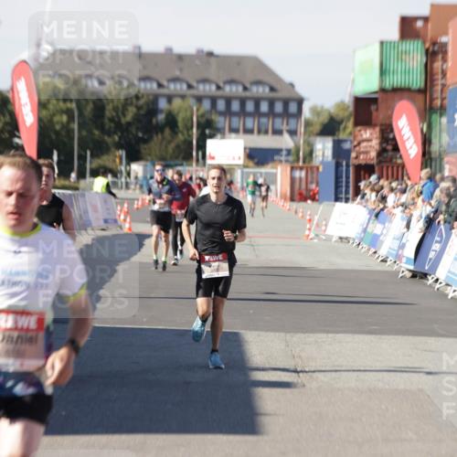 03.10.2025 - Köhlbrandbrückenlauf Jannik Wohlers http://msf.ph/oto/9104514 03.10.2025 12:58:17 Ziel 4083, 4099, 4234, 4248, 4394, 6152, 6717, 6718, 6732 meine-sportfotos.de