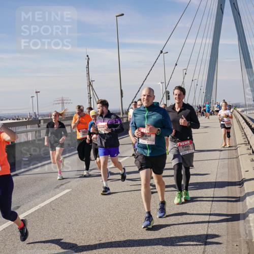 03.10.2025 - Köhlbrandbrückenlauf Michael Burmester http://msf.ph/oto/9104519 03.10.2025 12:48:41 Position 2 2013, 4776, 4373 meine-sportfotos.de