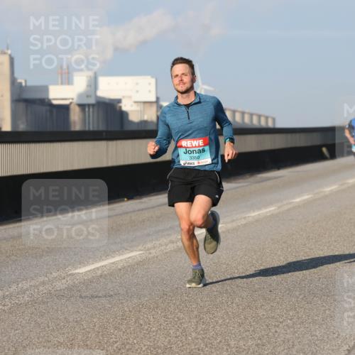 03.10.2025 - Köhlbrandbrückenlauf Lena Gebhardt http://msf.ph/oto/9104535 03.10.2025 09:38:41 Position 2 3350 meine-sportfotos.de