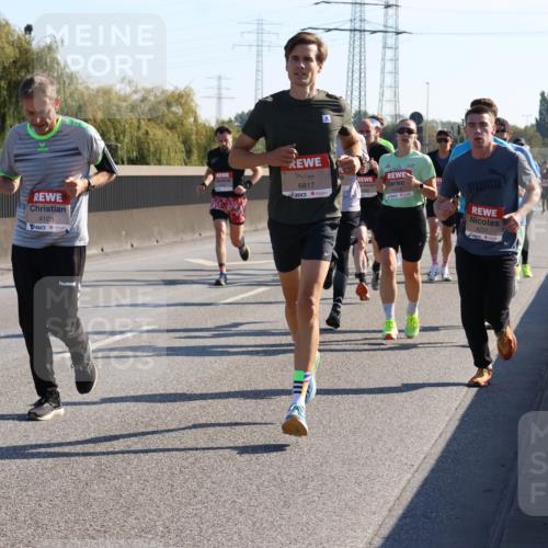 03.10.2025 - Köhlbrandbrückenlauf Strokosch-Dieckow http://msf.ph/oto/9104536 03.10.2025 12:12:58 Position 3 4105, 6817, 4123, 4231 meine-sportfotos.de
