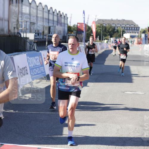 03.10.2025 - Köhlbrandbrückenlauf Jannik Wohlers http://msf.ph/oto/9104537 03.10.2025 12:58:17 Ziel 4083, 4099, 4234, 4248, 4394, 6152, 6717, 6718, 6732 meine-sportfotos.de