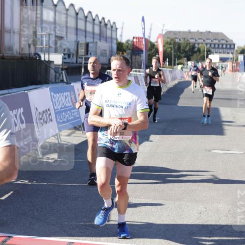 03.10.2025 - Köhlbrandbrückenlauf Jannik Wohlers http://msf.ph/oto/9104547 03.10.2025 12:58:18 Ziel 4083, 4099, 4234, 4248, 4394, 6152, 6717, 6718, 6732 meine-sportfotos.de