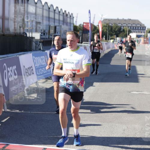 03.10.2025 - Köhlbrandbrückenlauf Jannik Wohlers http://msf.ph/oto/9104555 03.10.2025 12:58:18 Ziel 4083, 4099, 4234, 4248, 4394, 6152, 6717, 6718, 6732 meine-sportfotos.de