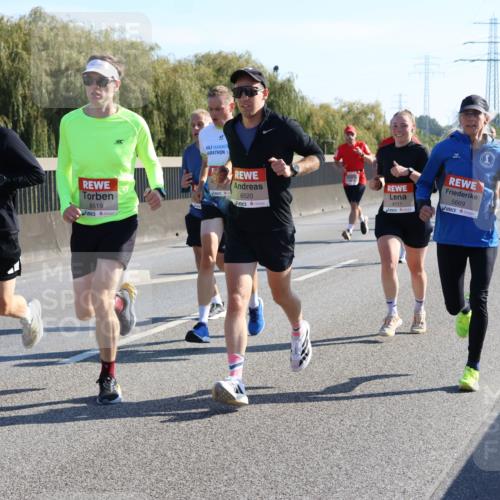 03.10.2025 - Köhlbrandbrückenlauf Strokosch-Dieckow http://msf.ph/oto/9104562 03.10.2025 12:13:03 Position 3 6518, 6519, 6520, 4111, 5669 meine-sportfotos.de