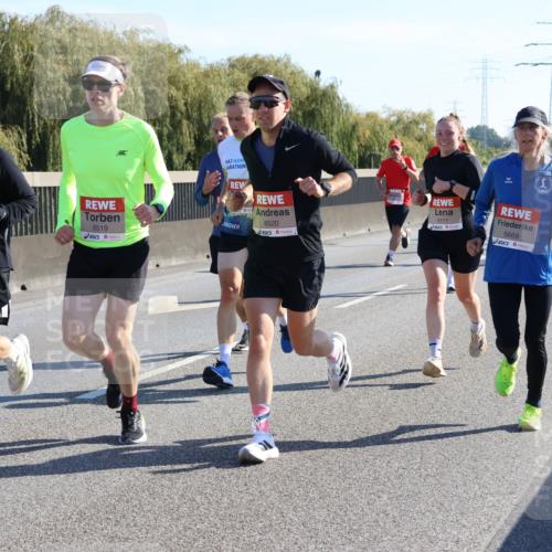 03.10.2025 - Köhlbrandbrückenlauf Strokosch-Dieckow http://msf.ph/oto/9104567 03.10.2025 12:13:03 Position 3 6518, 6519, 6520, 4111, 5669 meine-sportfotos.de